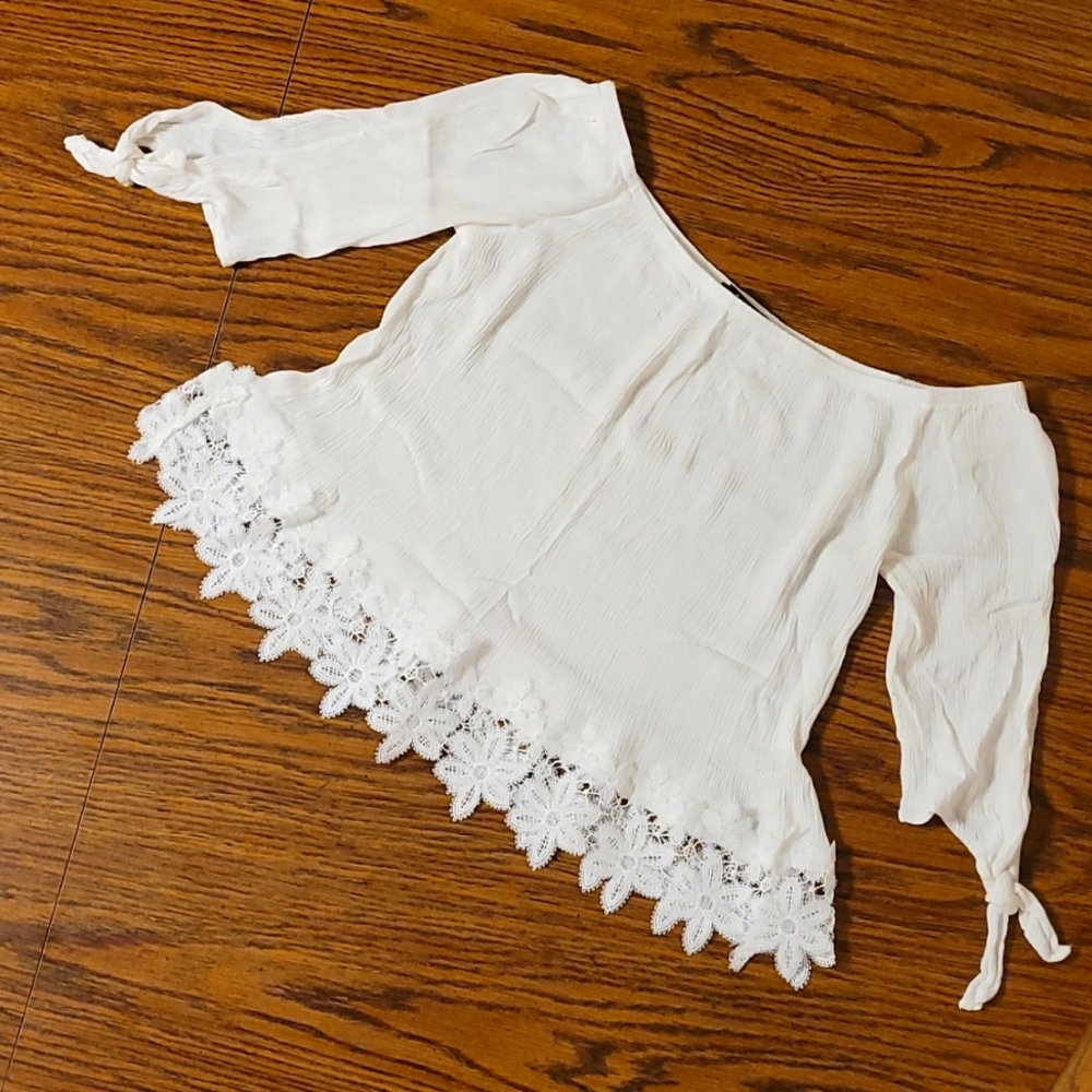 Boho Shirt - White Crinkle Shirt with Tie Sleeves and Floral Lace Hem